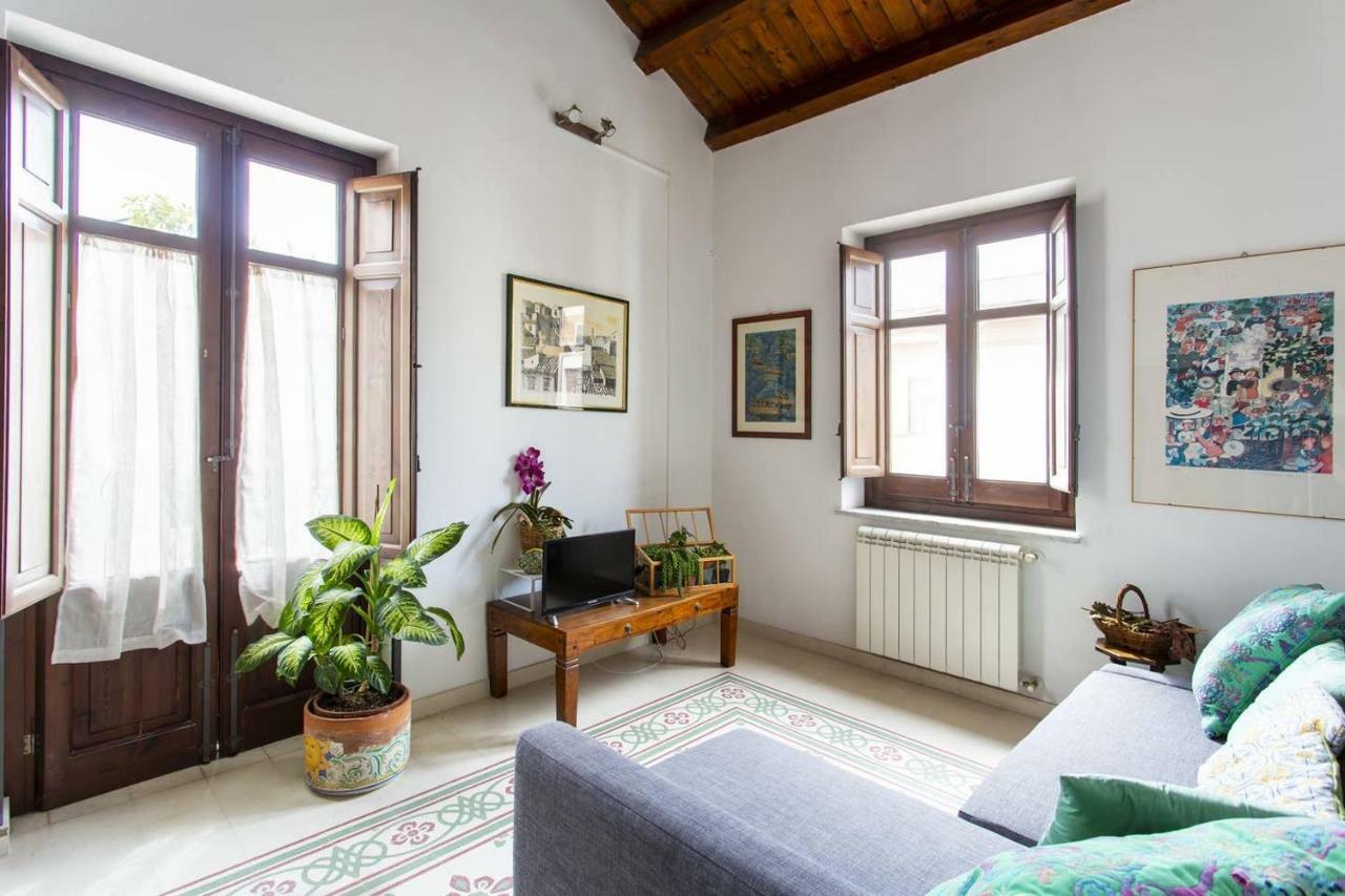 Anna's In Historical Center Apartment *